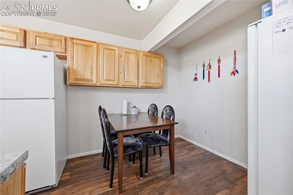 Image 10 of 31: Dining Area