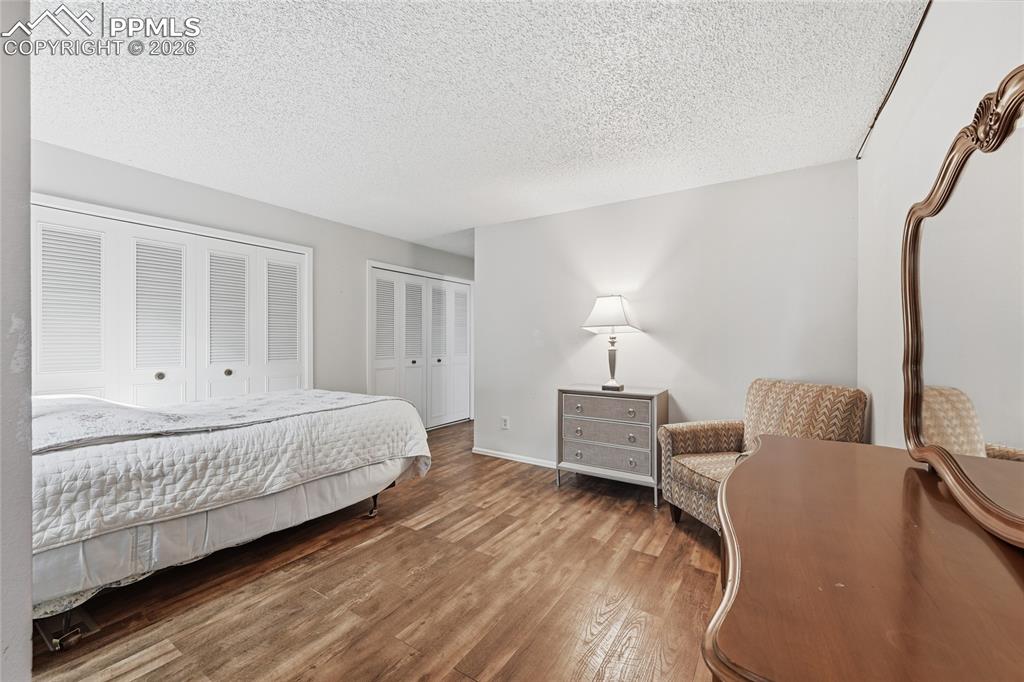 Image 16 of 31: Bedroom