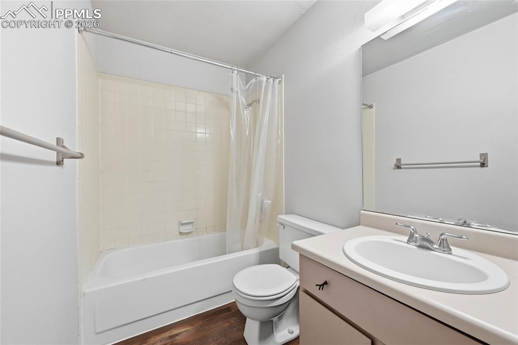 Image 21 of 31: Bathroom