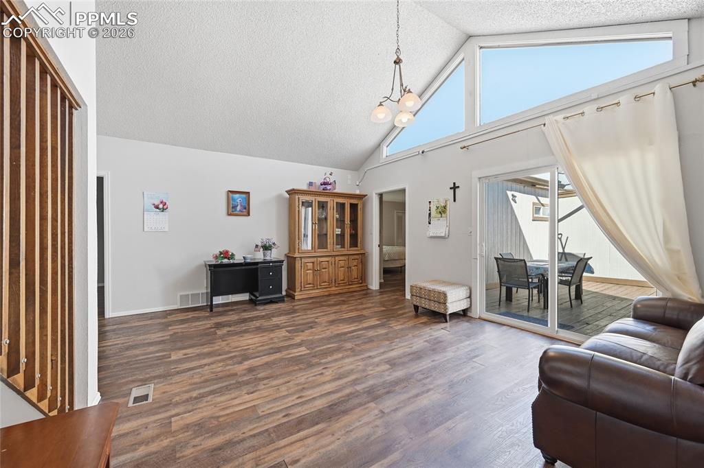 Image 6 of 31: Living Room