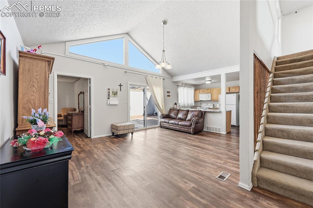 Image 7 of 31: Living Room