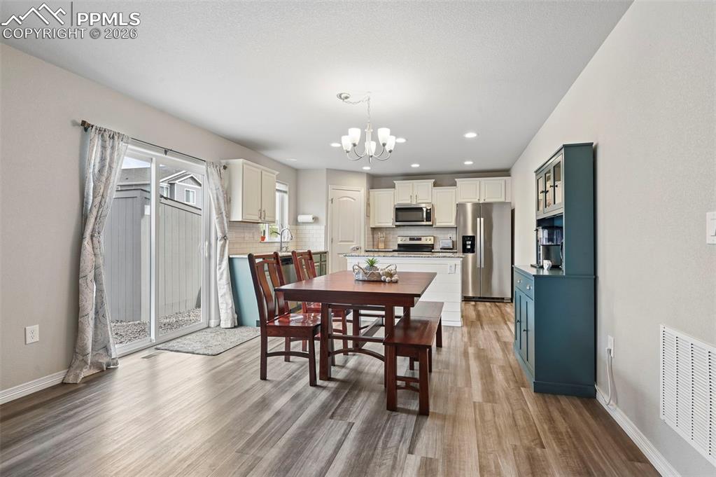 Image 13 of 38: Dining Area