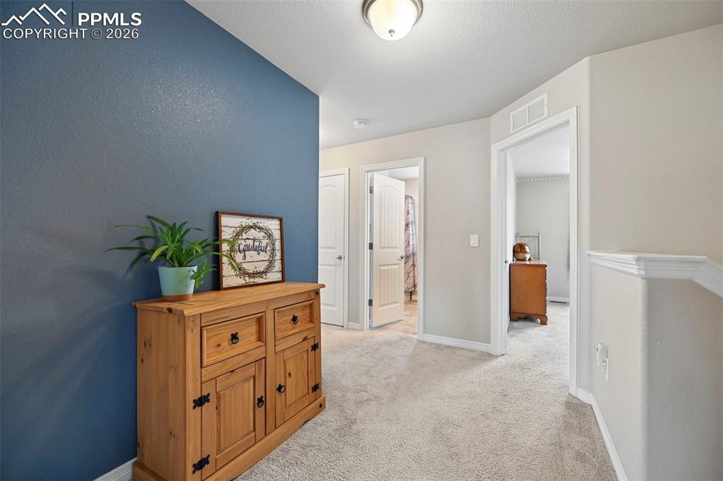 Image 14 of 38: Upstairs hallway