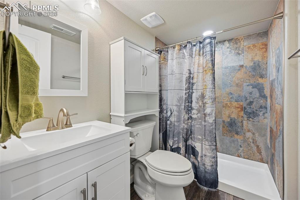 Image 26 of 38: basement bath