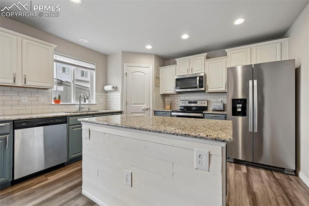 Image 9 of 38: Kitchen