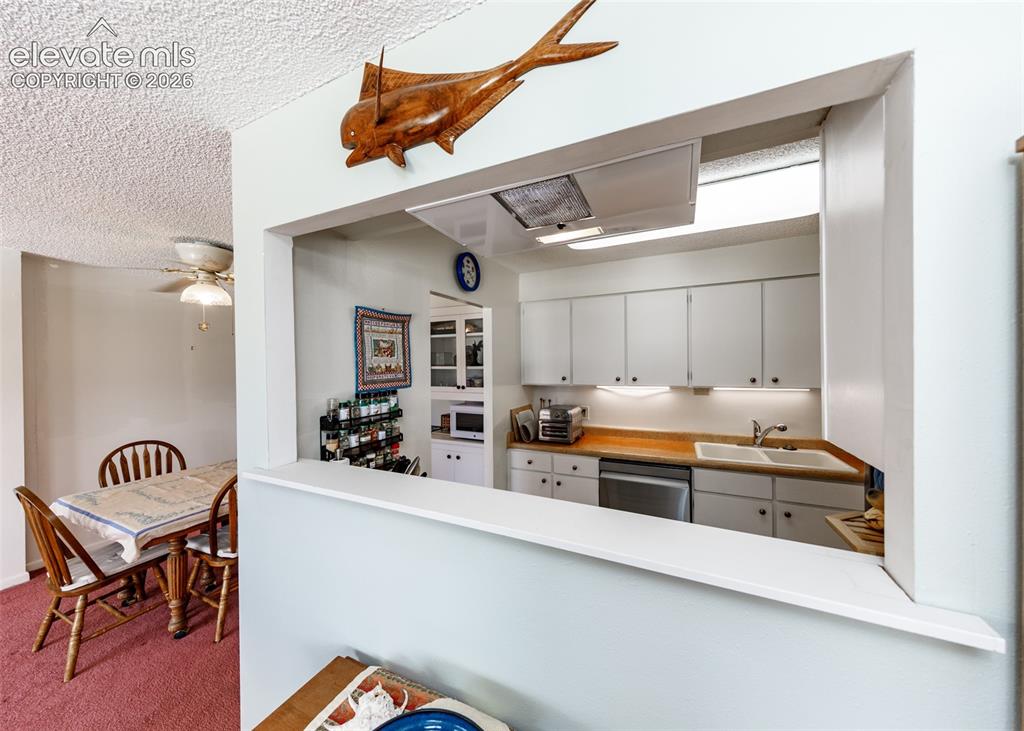 Image 11 of 30: Kitchen