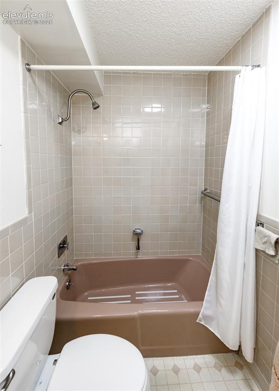 Image 16 of 30: Bathroom