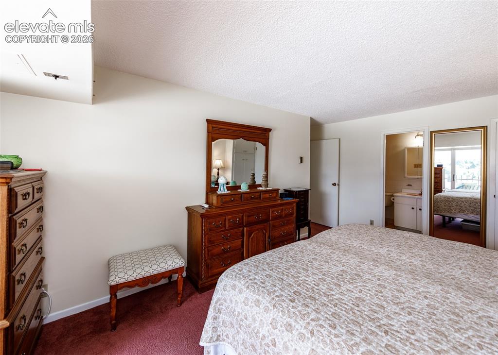 Image 18 of 30: Bedroom