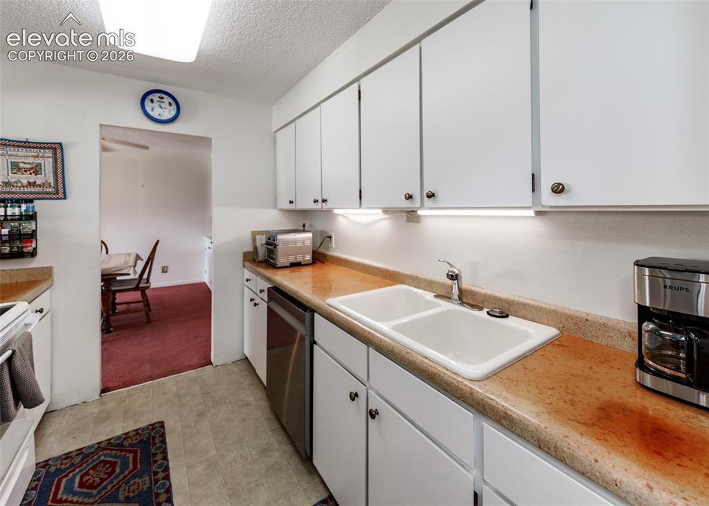 Image 6 of 30: Kitchen