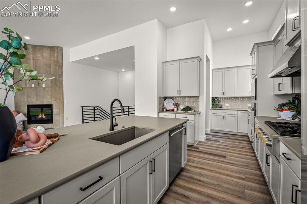 Image 11 of 39: Kitchen