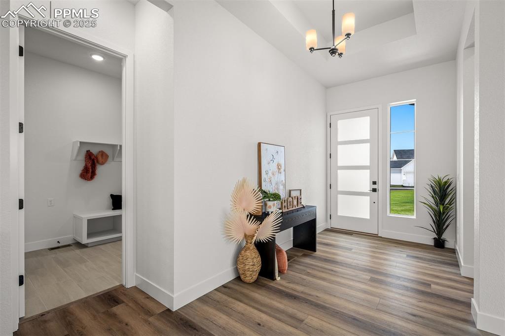 Image 25 of 39: Entry