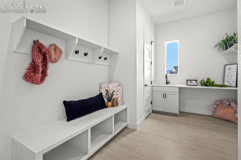 Image 26 of 39: Mud Room