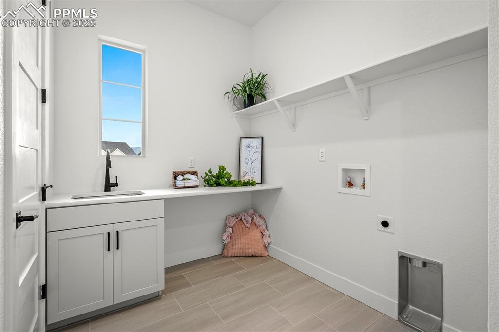 Image 27 of 39: Laundry