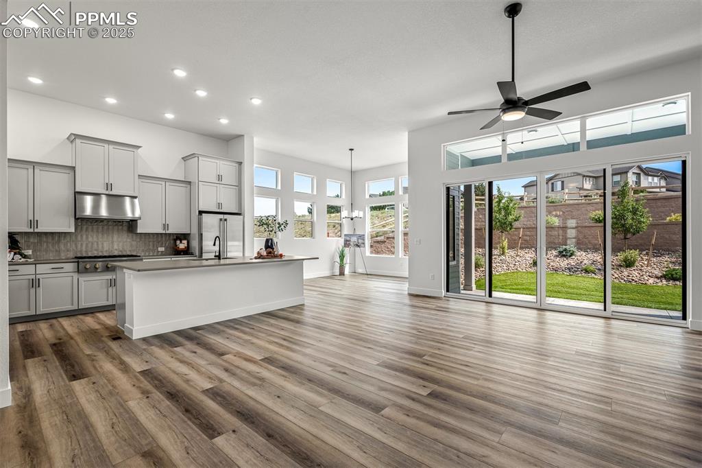 Image 4 of 39: Kitchen