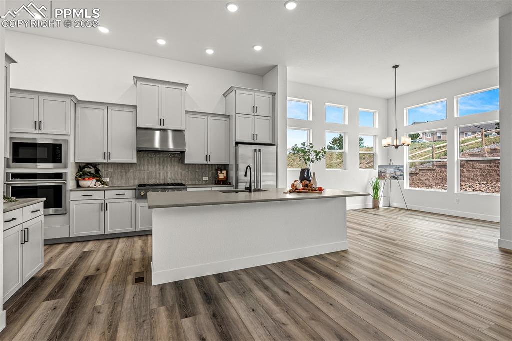 Image 5 of 39: Kitchen