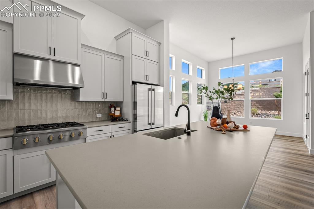 Image 6 of 39: Kitchen