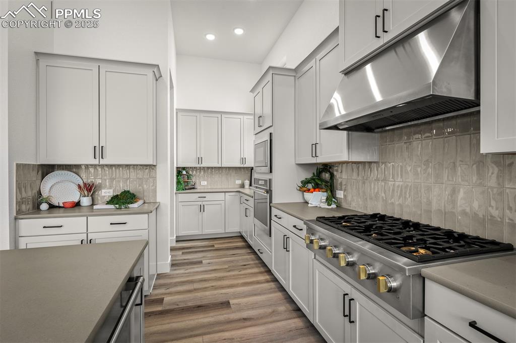 Image 8 of 39: Kitchen