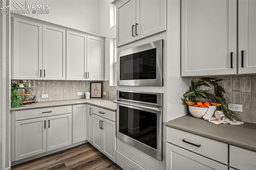 Image 9 of 39: Kitchen