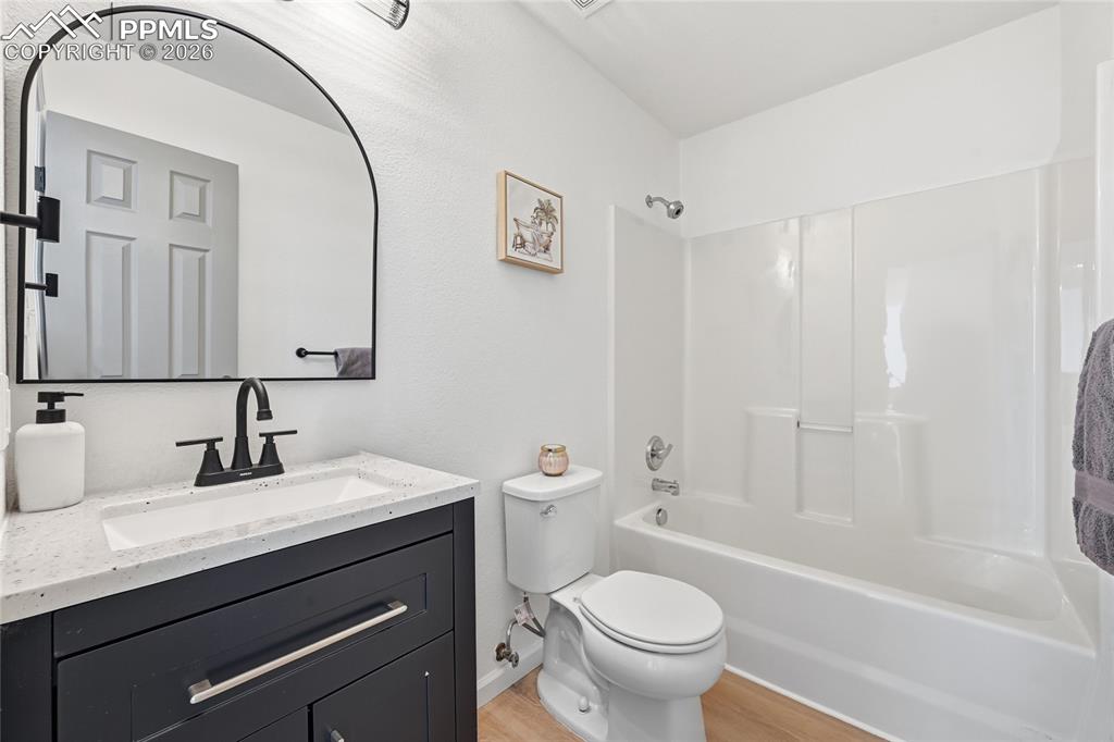 Image 4 of 48: Bathroom