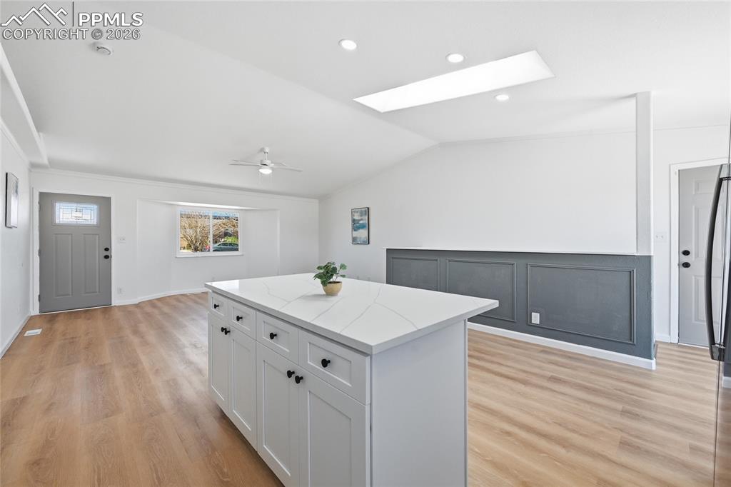Image 7 of 48: Kitchen