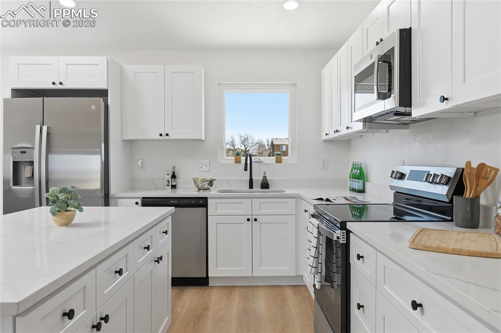 Image 9 of 48: Kitchen