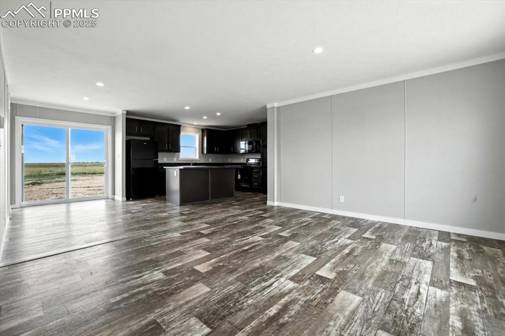 Image 3 of 19: Living Room