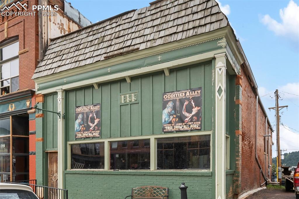 Image 3 of 34: View of Victor Avenue frontage with large storefront windows — great visibi