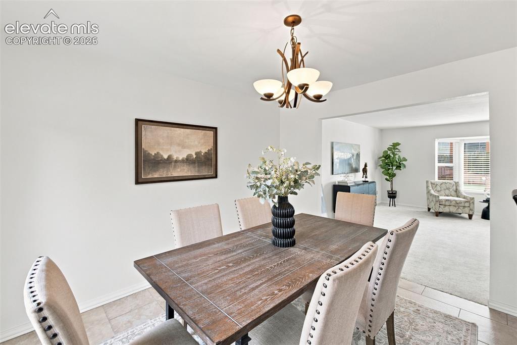 Image 22 of 46: Dining Area