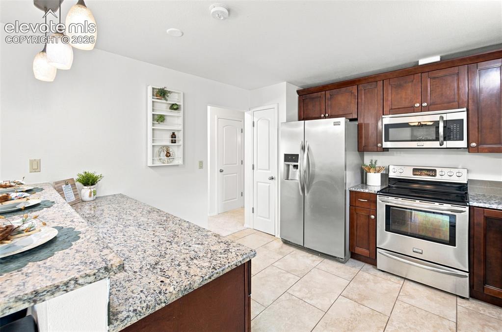Image 23 of 46: Kitchen