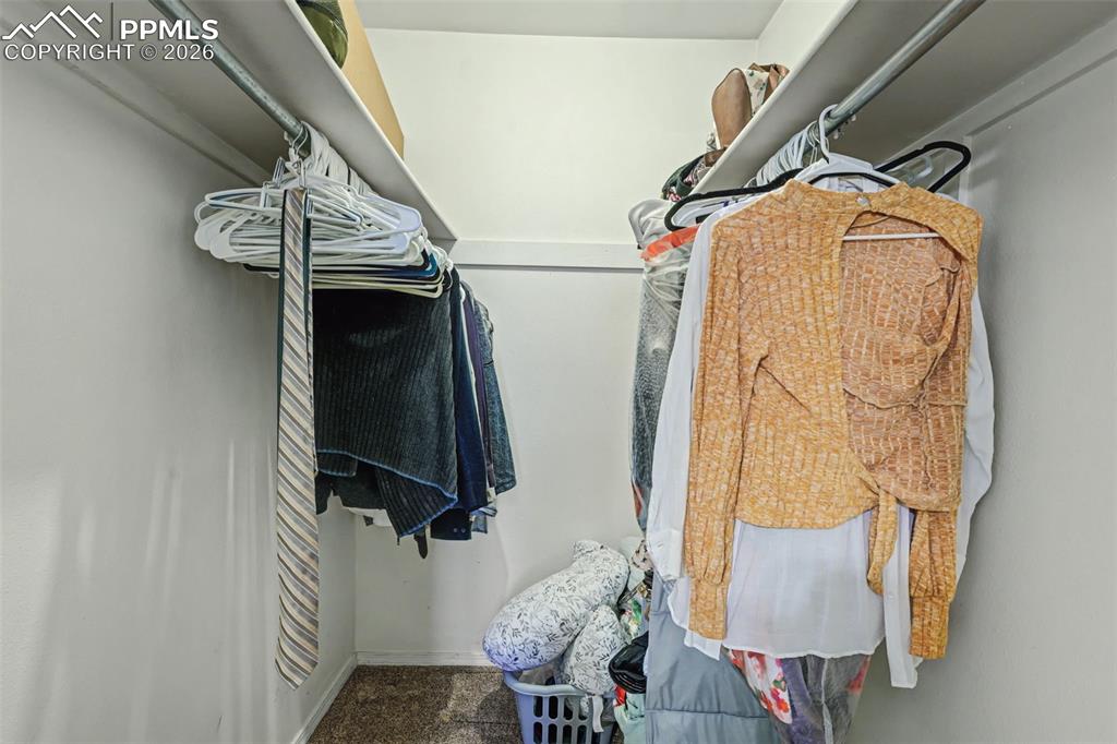 Image 14 of 28: Closet