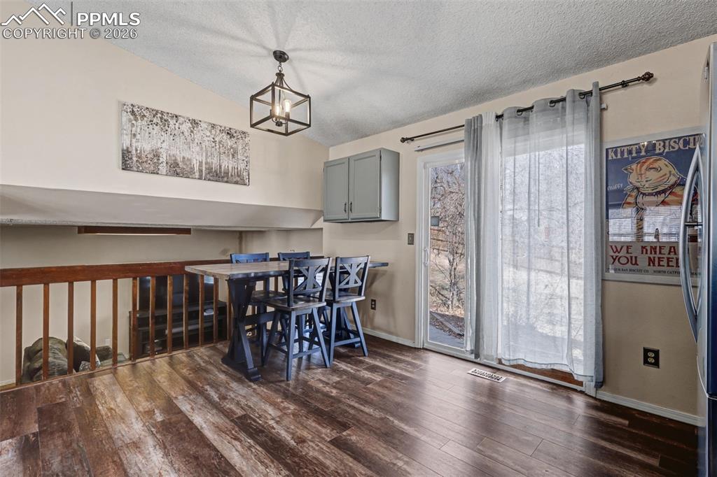 Image 8 of 28: Dining Area