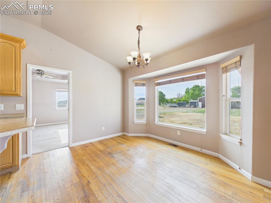 Image 10 of 39: Dining Area