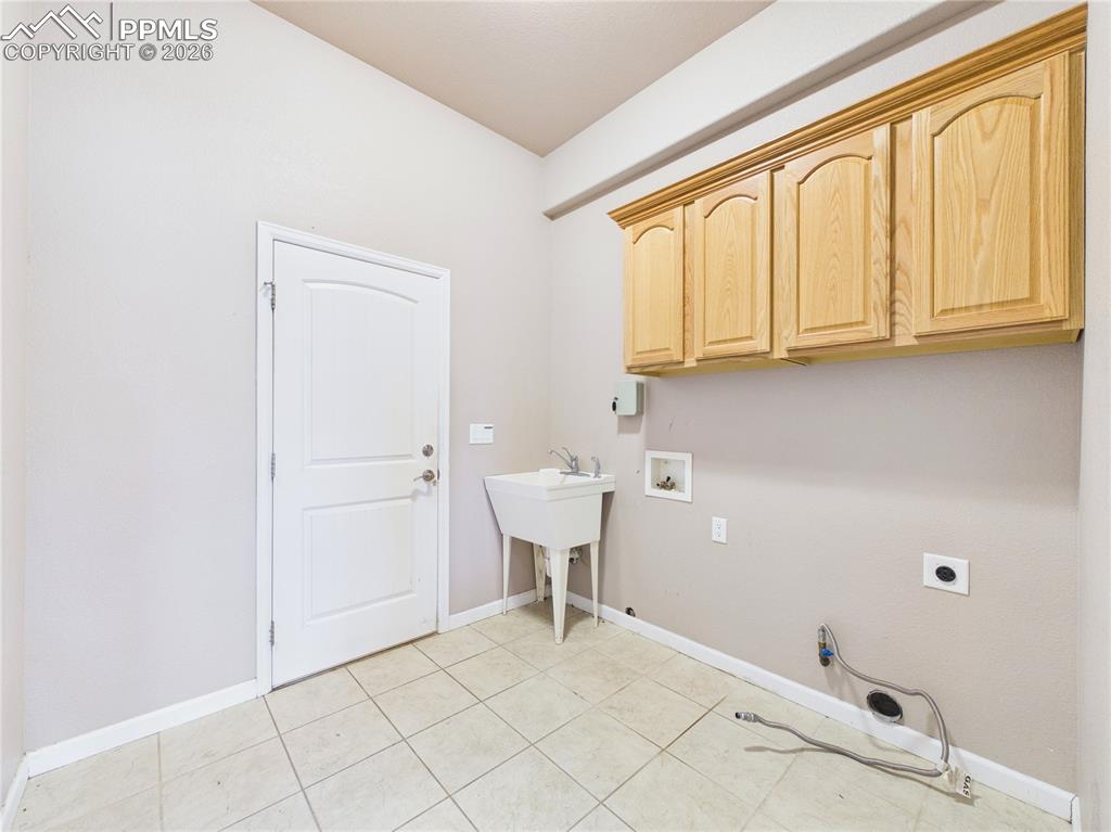 Image 14 of 39: Laundry