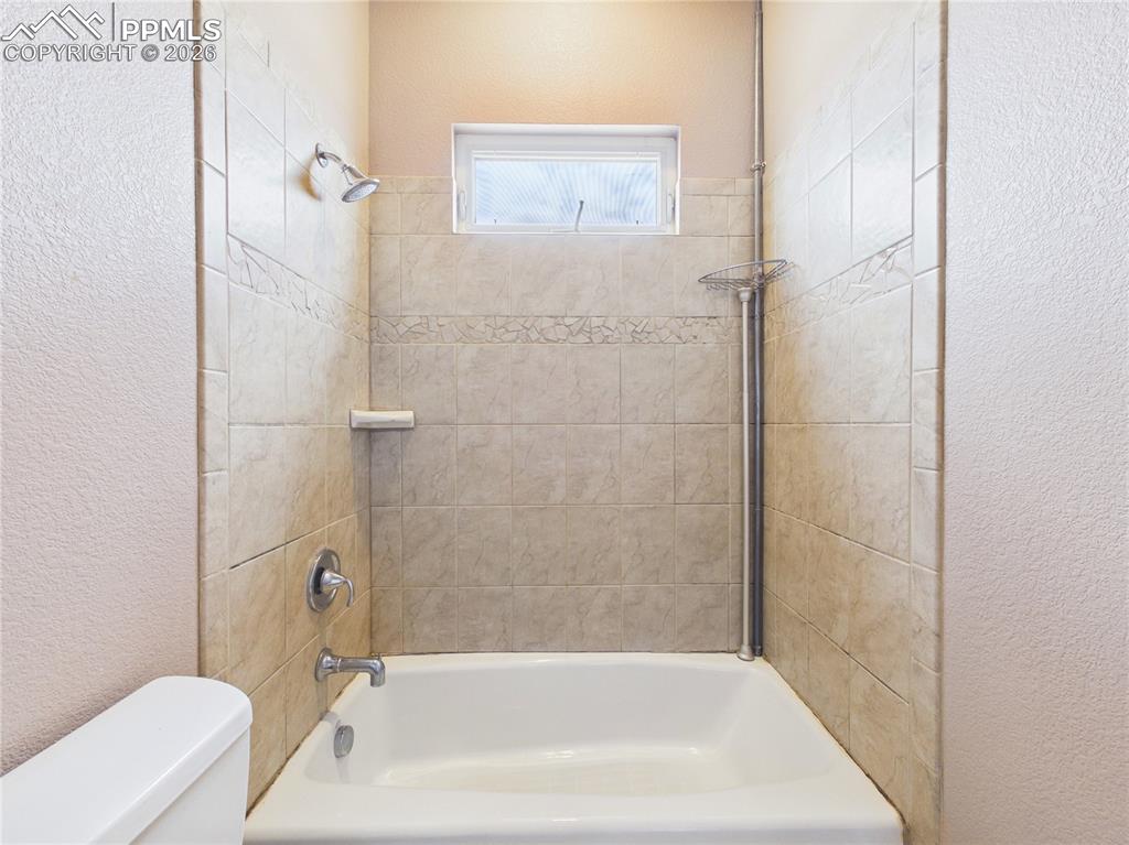 Image 20 of 39: Bathroom