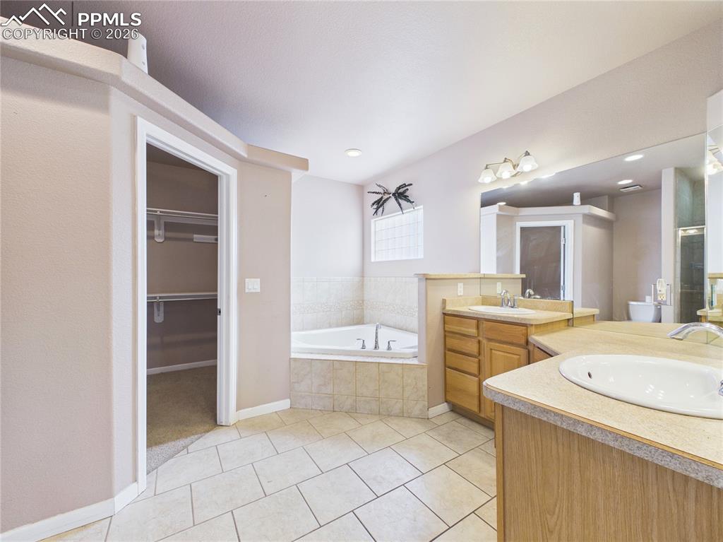 Image 31 of 39: Bathroom