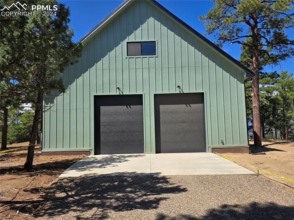 Image 8 of 50: View of garage