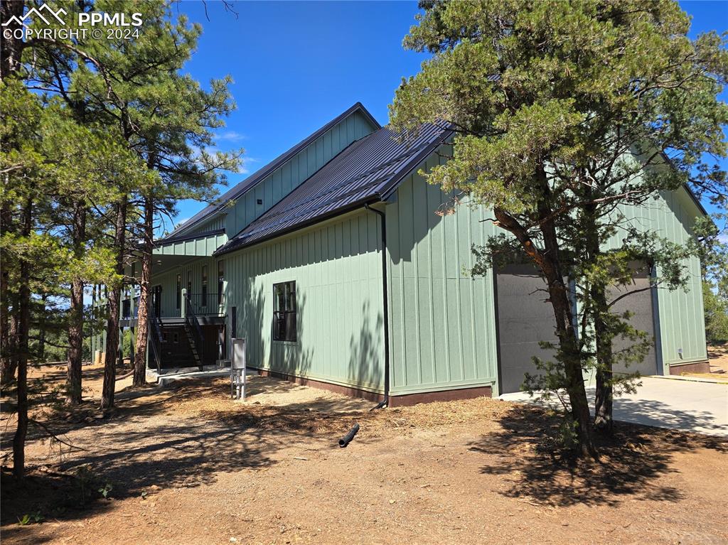 Image 9 of 50: View of home