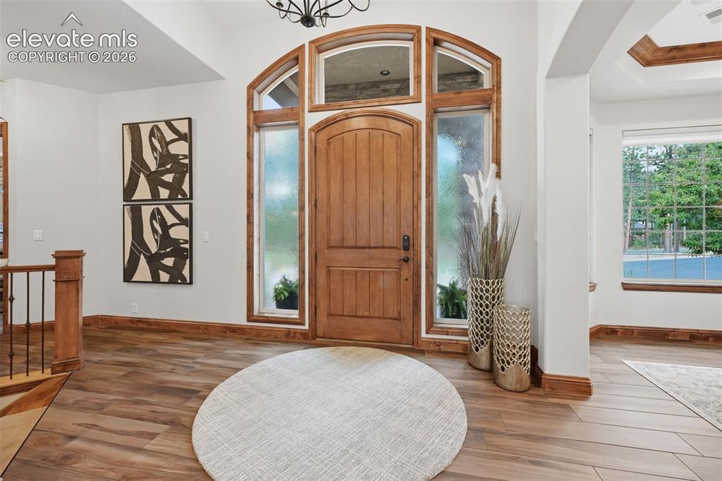 Image 5 of 50: Spacious and welcoming entry!