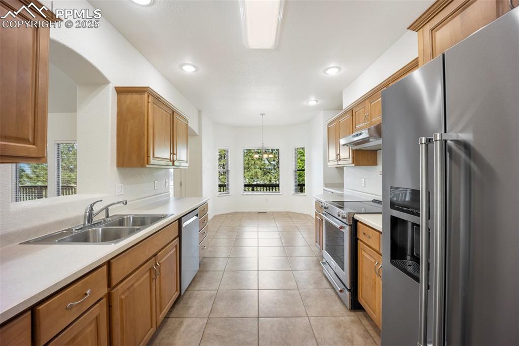 Image 10 of 48: Kitchen