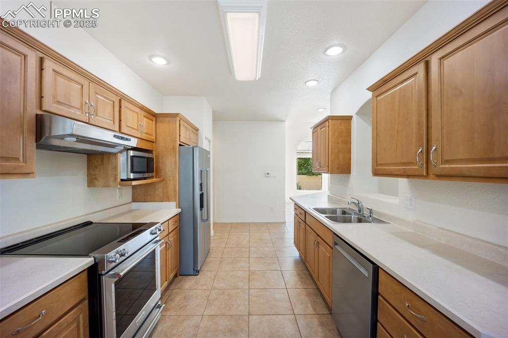 Image 11 of 48: Kitchen