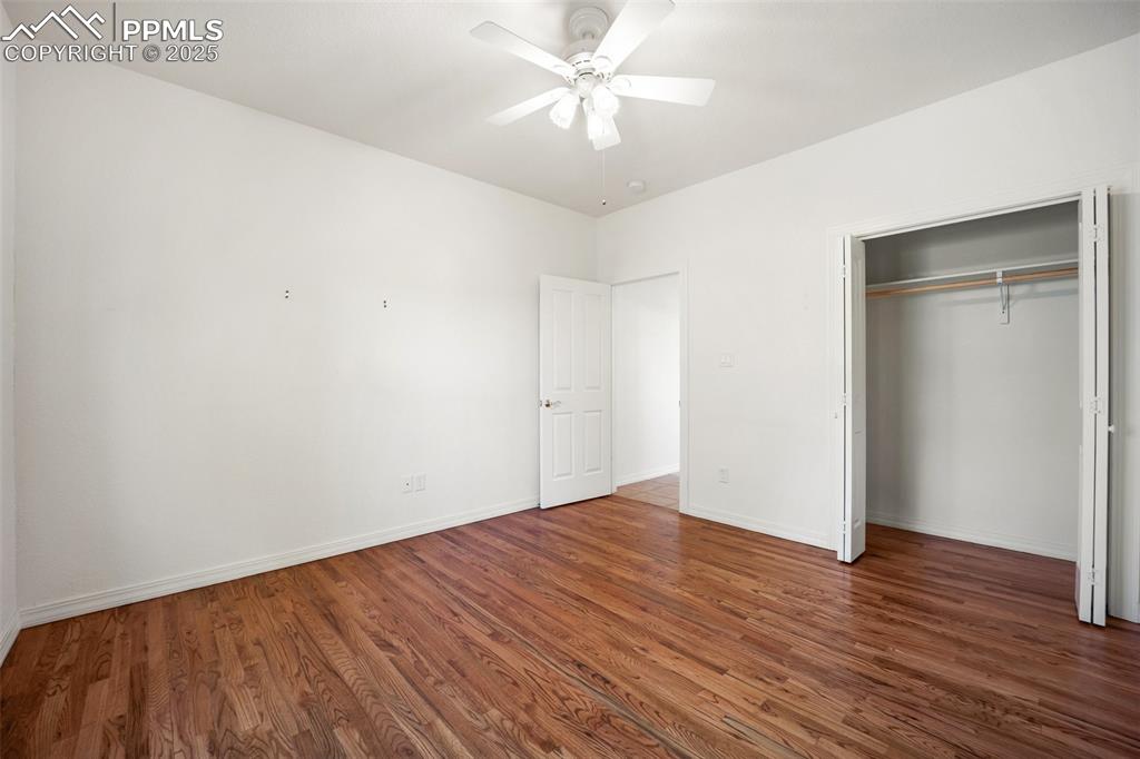 Image 19 of 48: Bedroom