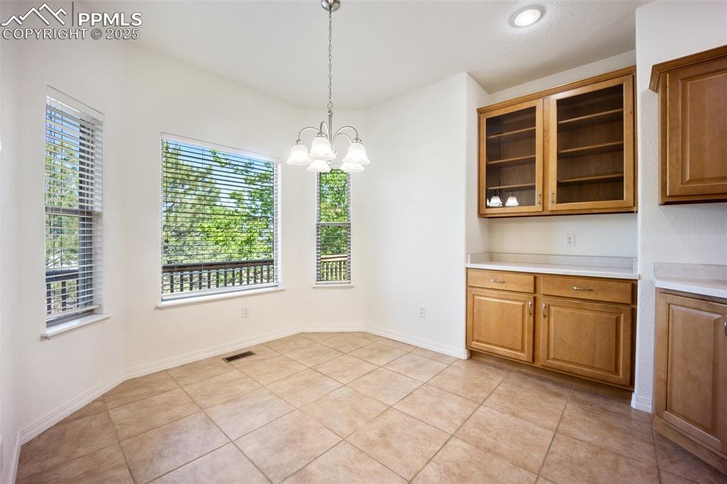Image 8 of 48: Dining Area
