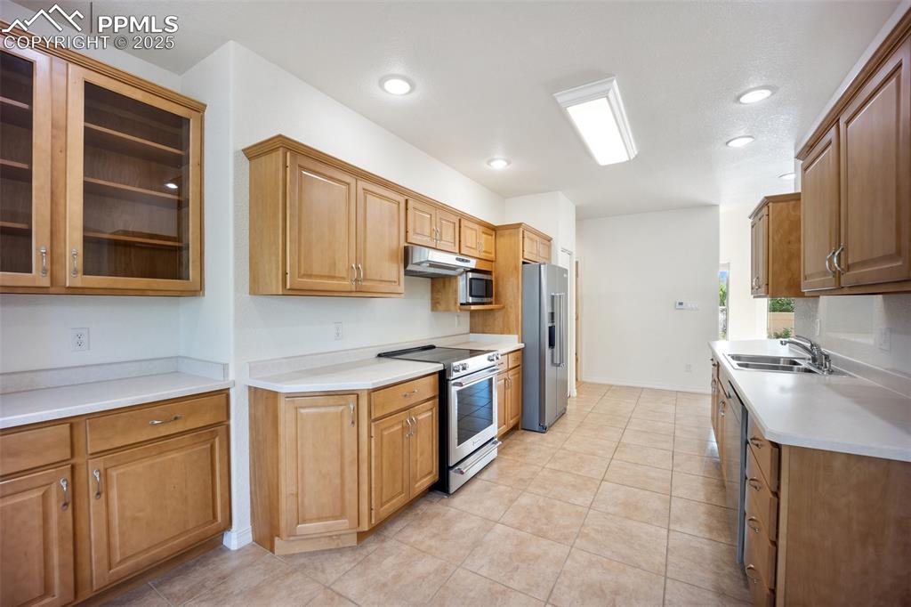Image 9 of 48: Kitchen