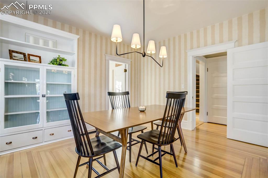 Image 20 of 49: Dining Area