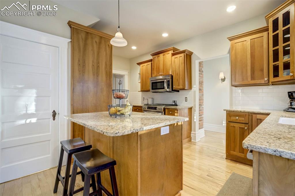 Image 28 of 49: Kitchen