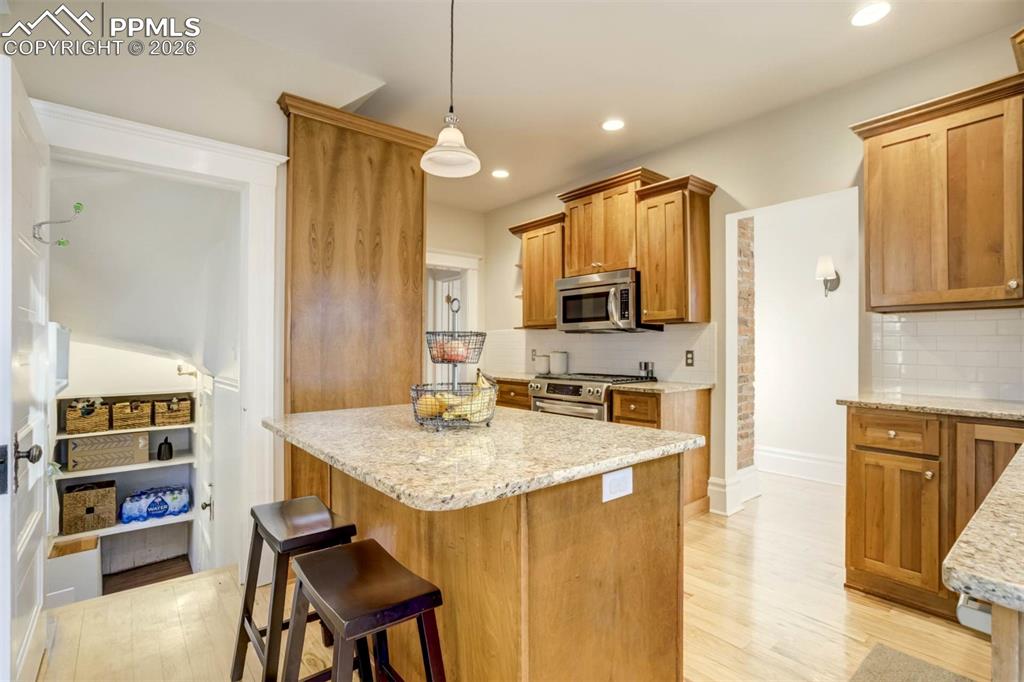 Image 29 of 49: Kitchen