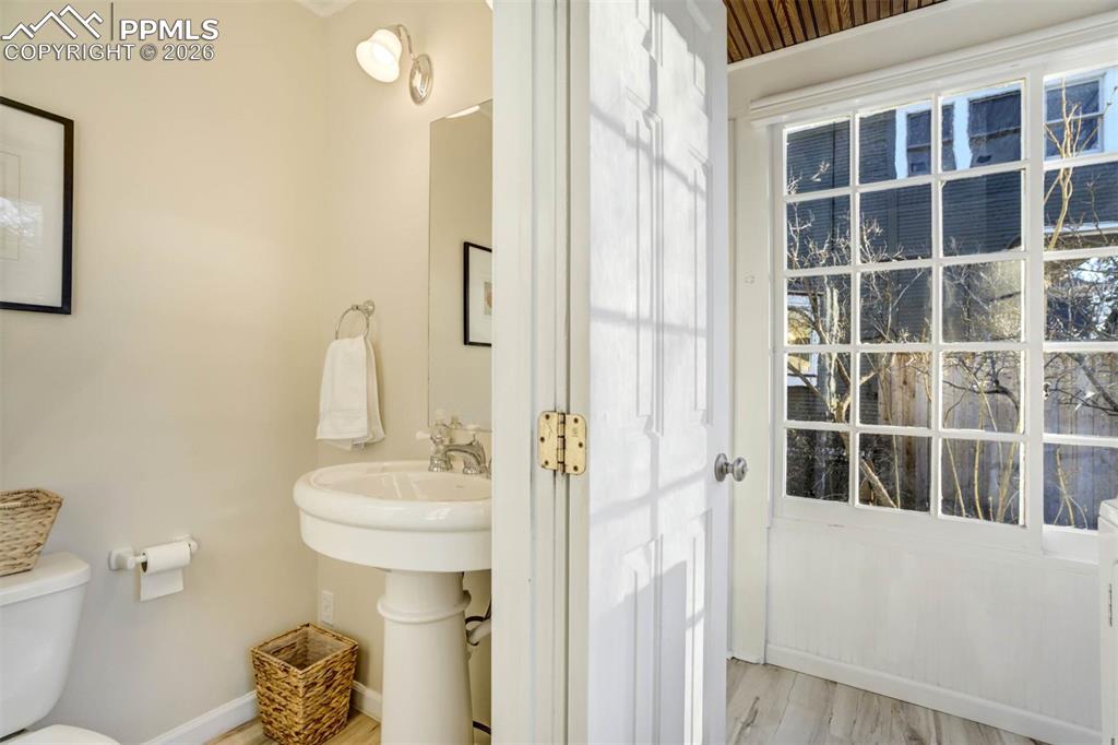 Image 32 of 49: Bathroom