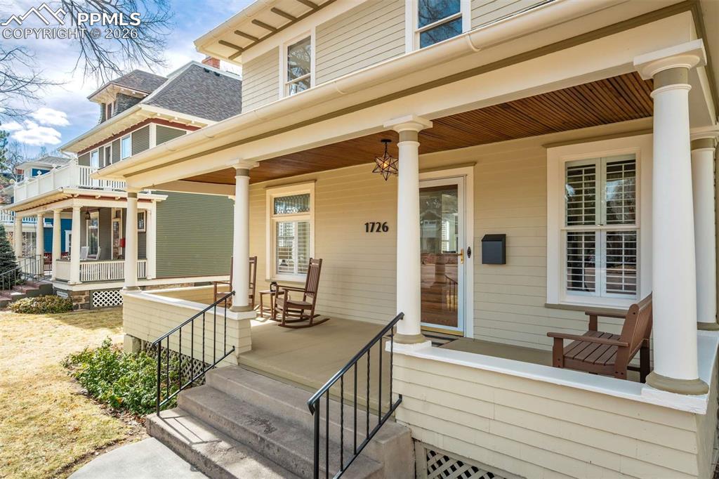 Image 5 of 49: Entry