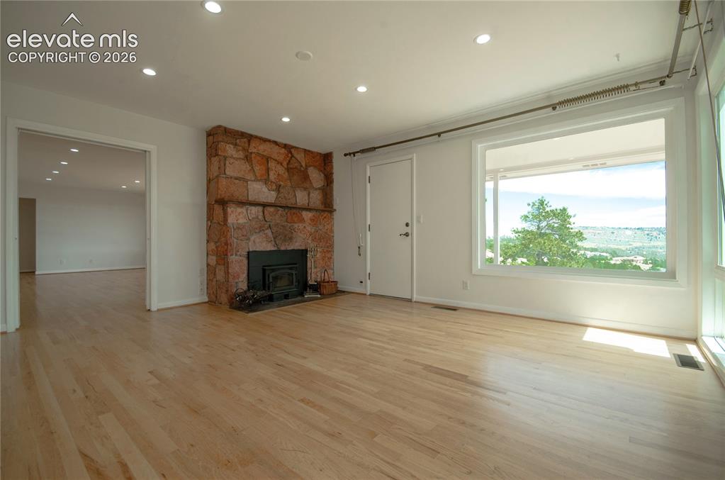 Image 10 of 50: Living Room