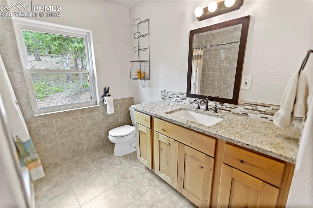 Image 26 of 39: Upper Level Bath